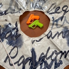 浮き輪、空気入れ、ビーチボード、ゴーグル、水泳帽等の画像