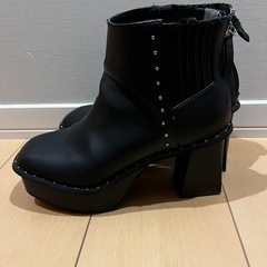 黒ブーツの画像