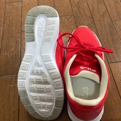 FILAスニーカー赤の画像