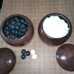 碁盤と碁石の画像