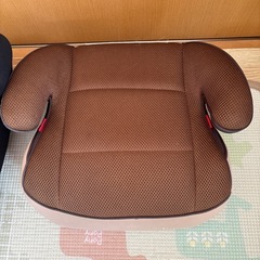 ジュニアシート　２つの画像