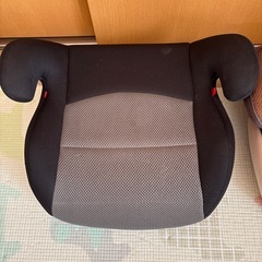 ジュニアシート　２つの画像