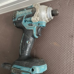 【売約済】インパクトドライバー 18V バッテリー2つ ジャンク品 部品取り の画像