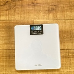 【ほぼ新品】体重計 ホワイト シンプルデザイン 使用1ヶ月未満の画像