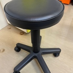 キャスター付き椅子の画像