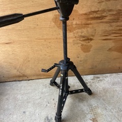 カメラとビデオレコーダーのスタンドの画像