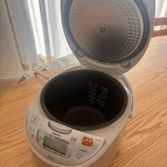 東芝 TOSHIBA IH炊飯器 （1升炊き） 剛熱黒釜  RC-18HF-Sの画像