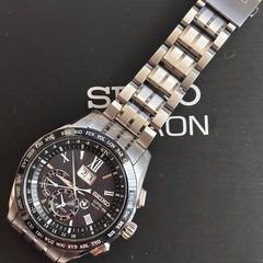  SEIKO アストロン　GPS衛星電波ソーラー ビッグデイト　チタン 黒文字の画像