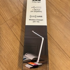 ワイヤレス充電機能付き卓上ライトの画像