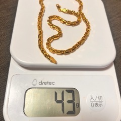 ゴールドネックレスの画像