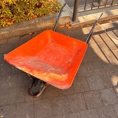 一輪車 ネコ車 運搬用 工事 農作業用 オレンジの画像