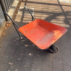 一輪車 ネコ車 運搬用 工事 農作業用 オレンジの画像