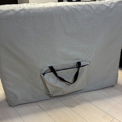 折りたたみベットの画像