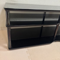 ガラス製テレビ台の画像