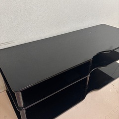 ガラス製テレビ台の画像