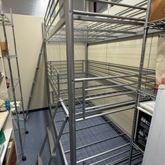 スチール三段ベッドの画像