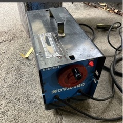 エアーコンプレッサーと溶接機の画像