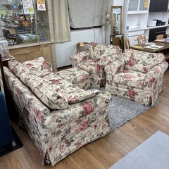 ジモティー限定価格！S202 ⭐ BAUHAUS バウハウス IDC大塚家具取り扱い アメリカ製 アンティーク3Pソファ+1Pソファ(2点）+オットマンの4点セット USED 綺麗の画像