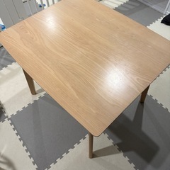 ダイニングテーブルの画像