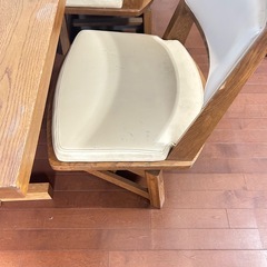 ダイニングテーブルの画像