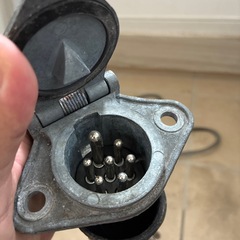 ジムニーja11　ヒッチメンバー用配線ソケットの画像