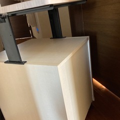 上の棚可動式の収納の画像