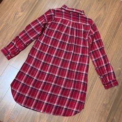 赤と黒のチェック柄 ロングシャツの画像