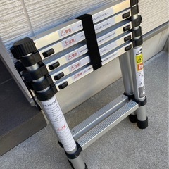  アルミ製 折りたたみ 伸縮脚立 持ち手つき 1.4m×1.7mの画像