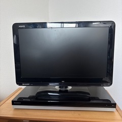 【美品】TV+ビデオデッキ　SHARP AQUOS LC19K3 / SONY ブルーレイディスクBDZ ZW500の画像