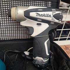 ✨マキタ 中古 TD090D 充電式 インパクトドライバ 10.8V 充電器＋バッテリー×1付き✨うるま市田場✨の画像