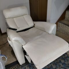 R.7.12.29本日取りに来てくれる方　電動リクライニングチェアの画像