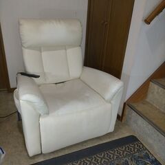 R.7.12.29本日取りに来てくれる方　電動リクライニングチェアの画像