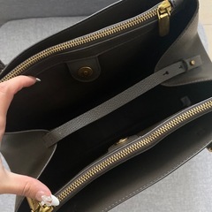 CHARLES & KEITH クラシックダブルハンドル トートバッグの画像