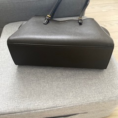 CHARLES & KEITH クラシックダブルハンドル トートバッグの画像