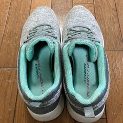 SKECHERS メモリーフォーム スニーカー グレー/ミントの画像
