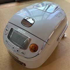 東芝2023年製150L冷凍冷蔵庫と象印３号炊き圧力IH炊飯器の画像