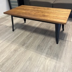 ウッドテーブルの画像