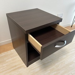 ベッドサイド チェスト ナイトテーブルの画像