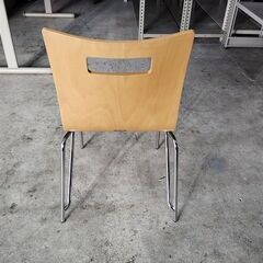 オリバー　プライウッドスタックチェア　座面赤『中古良品』複数入荷！の画像