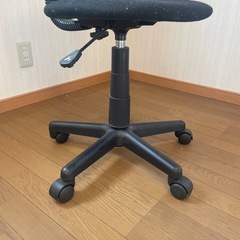 期間限定‼️キャスター付き椅子の画像