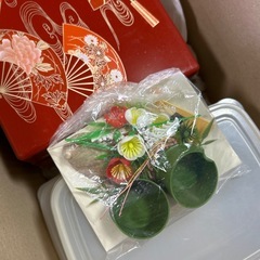 重箱とタッパーの画像