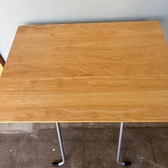 折りたたみテーブル　ハイテーブルの画像