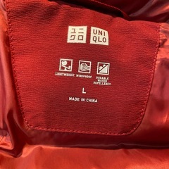 ユニクロ シームレスダウンパーカ Lの画像