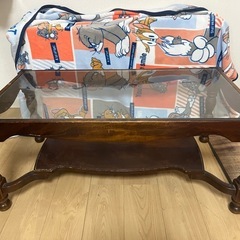 ガラスのテーブルの画像