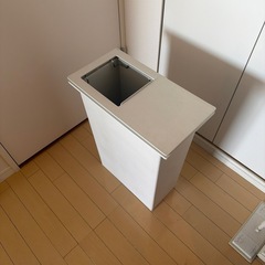 ゴミ箱の画像
