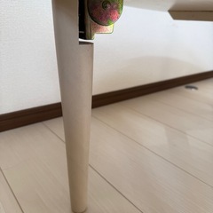 折りたたみテーブルの画像