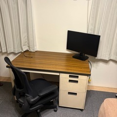 オフィスデスクの画像