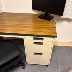 オフィスデスクの画像