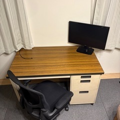 オフィスデスクの画像