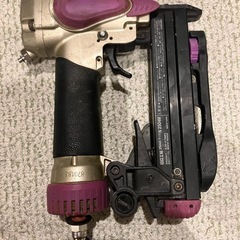 【動作確認済み】HITACHI N2504M エアータッカー　4ミリの画像